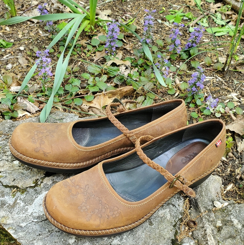 Ecco Brown Leather Flats with Strap